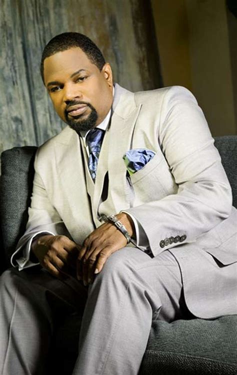 Pastor Hezekiah Walker .